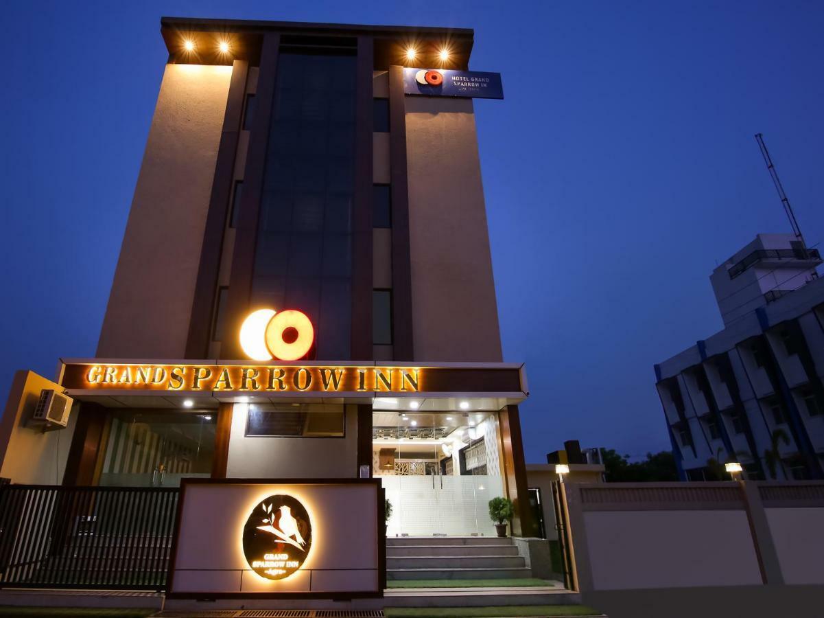 Hotel Grand Sparrow Inn Агра Экстерьер фото