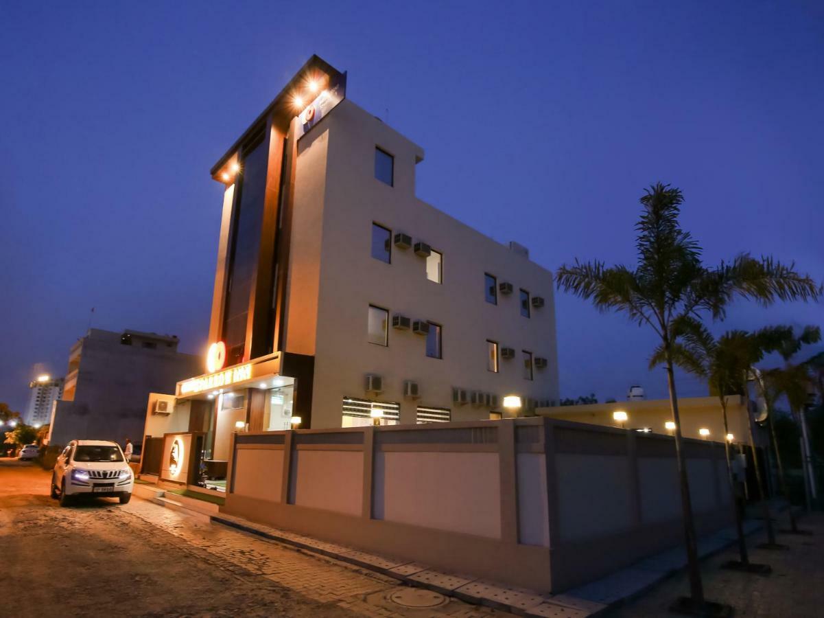 Hotel Grand Sparrow Inn Агра Экстерьер фото