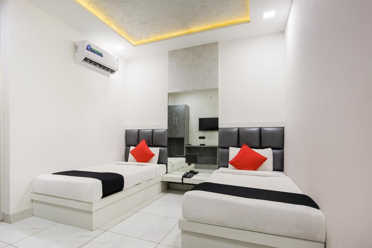 Hotel Grand Sparrow Inn Агра Экстерьер фото
