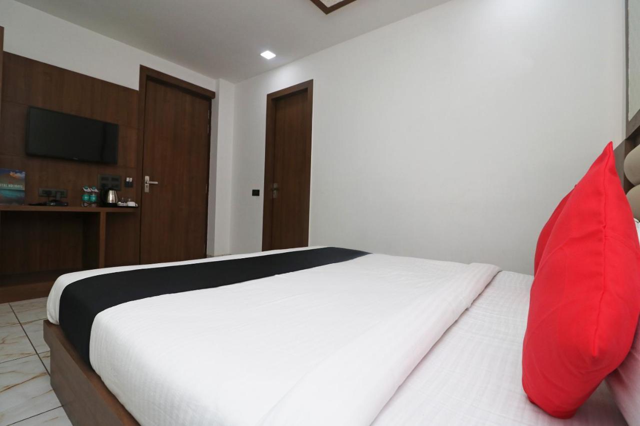 Hotel Grand Sparrow Inn Агра Экстерьер фото